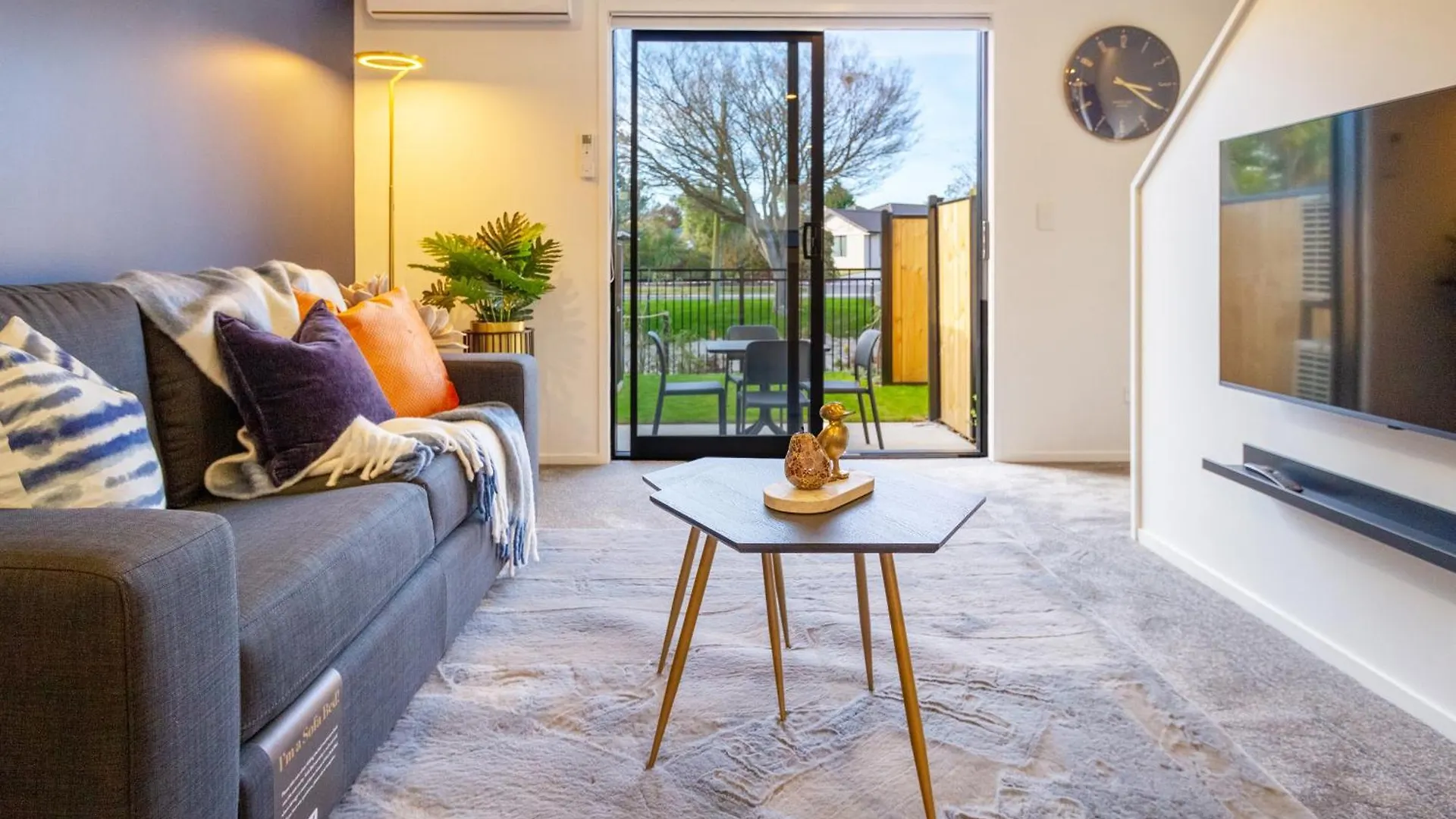 Cozy 2 Bedroom Near City Biking And Trails Christchurch Apartment
