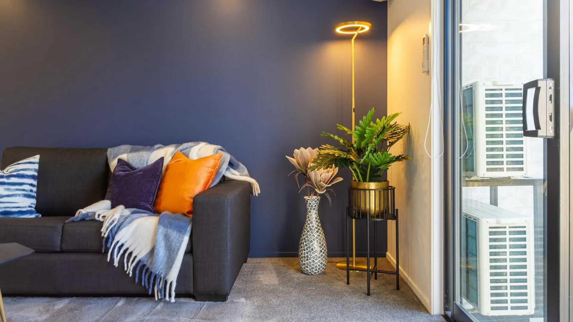 Cozy 2 Bedroom Near City Biking And Trails Christchurch Apartment